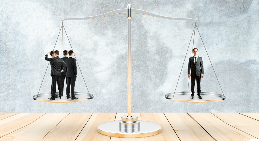 comparación entre outsourcing y equipo interno en la gestión de procesos empresariales B2B - Profitline